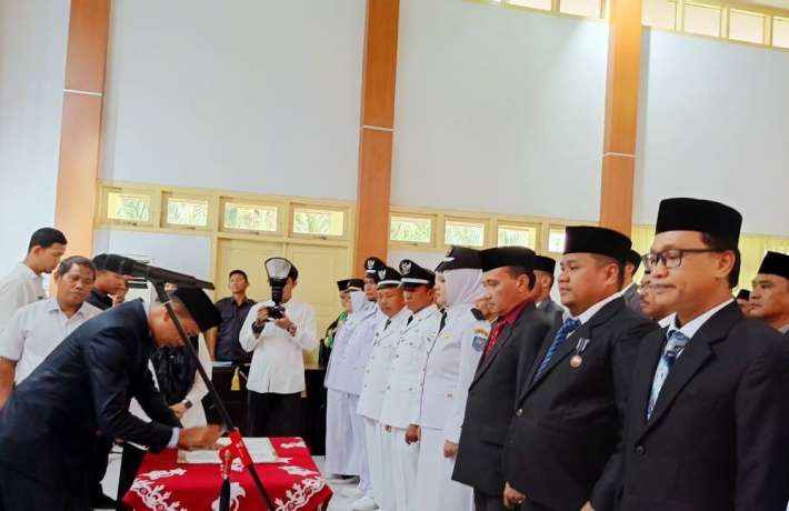 Wakil Bupati Bungo H. Safrudin Dwi Aprianto,S.Pd,.MM melantik sejumlah pejabat eselon III dan IV